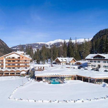 Hotel Dolomitenhof & Chalet Alte Post Sexten Exteriör bild
