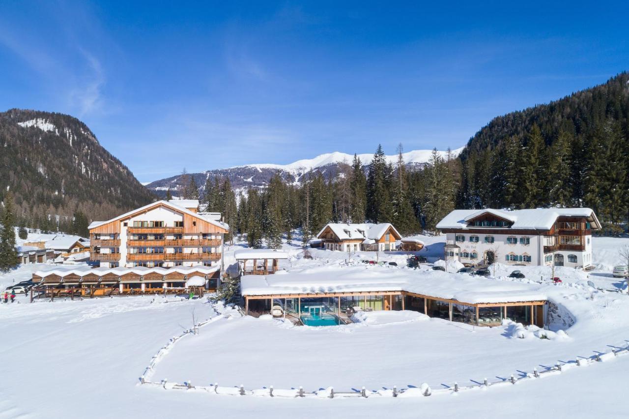 Hotel Dolomitenhof & Chalet Alte Post Sexten Exteriör bild