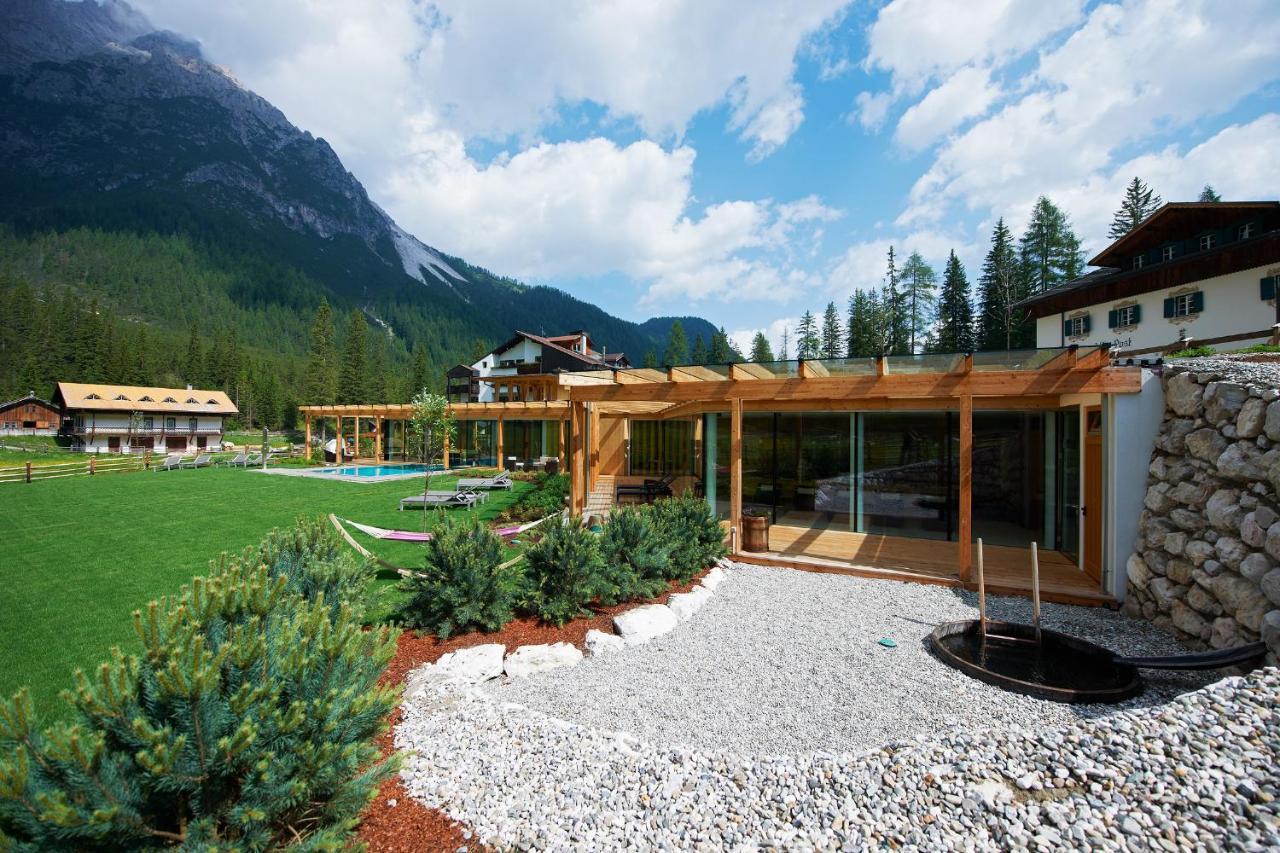 Hotel Dolomitenhof & Chalet Alte Post Sexten Exteriör bild