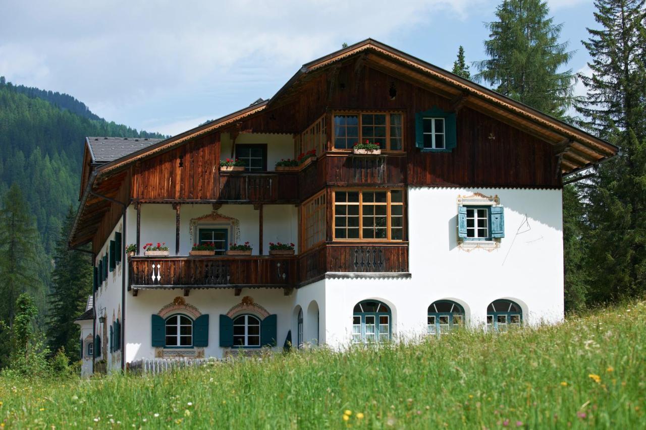 Hotel Dolomitenhof & Chalet Alte Post Sexten Exteriör bild