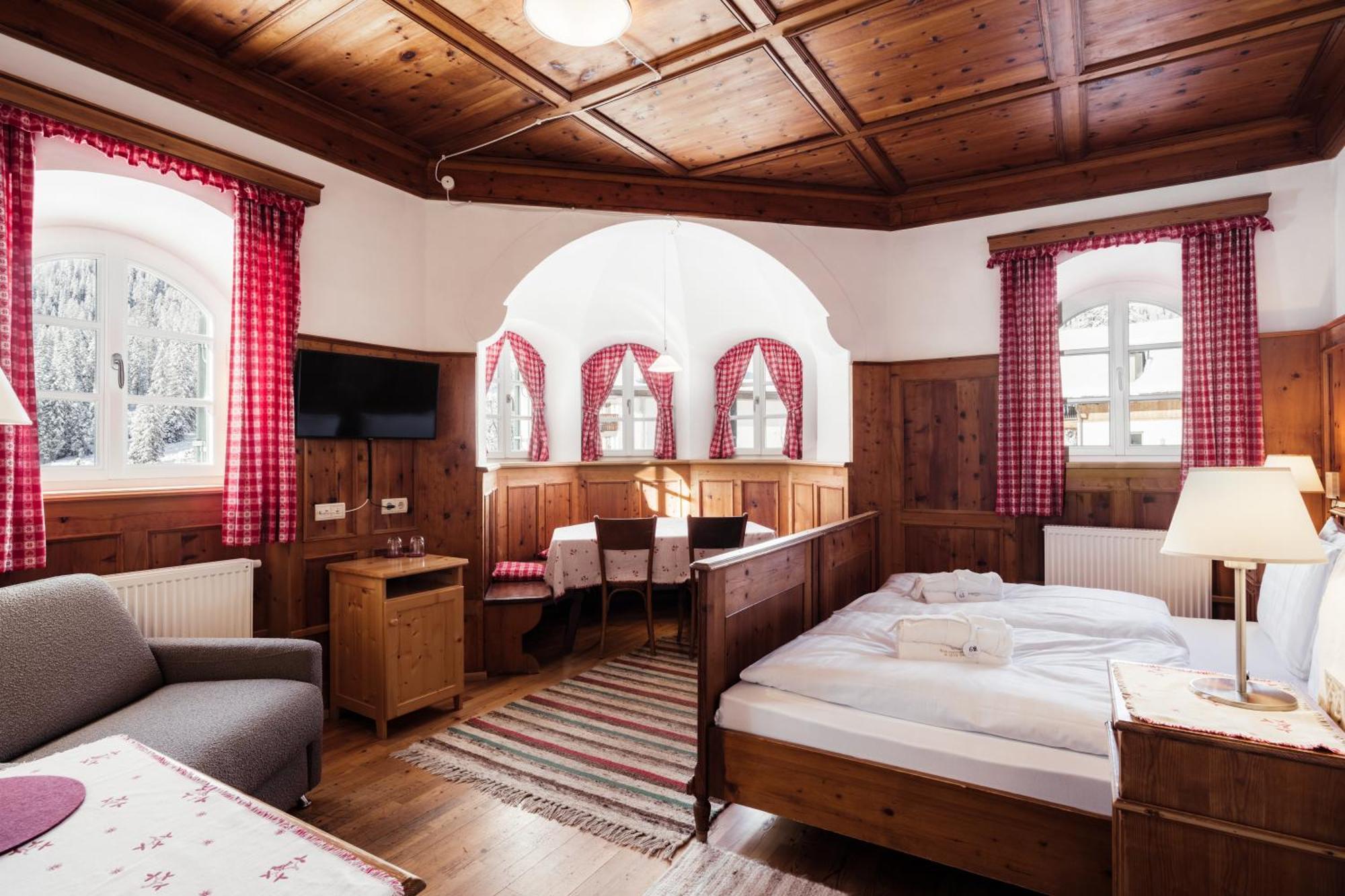 Hotel Dolomitenhof & Chalet Alte Post Sexten Exteriör bild