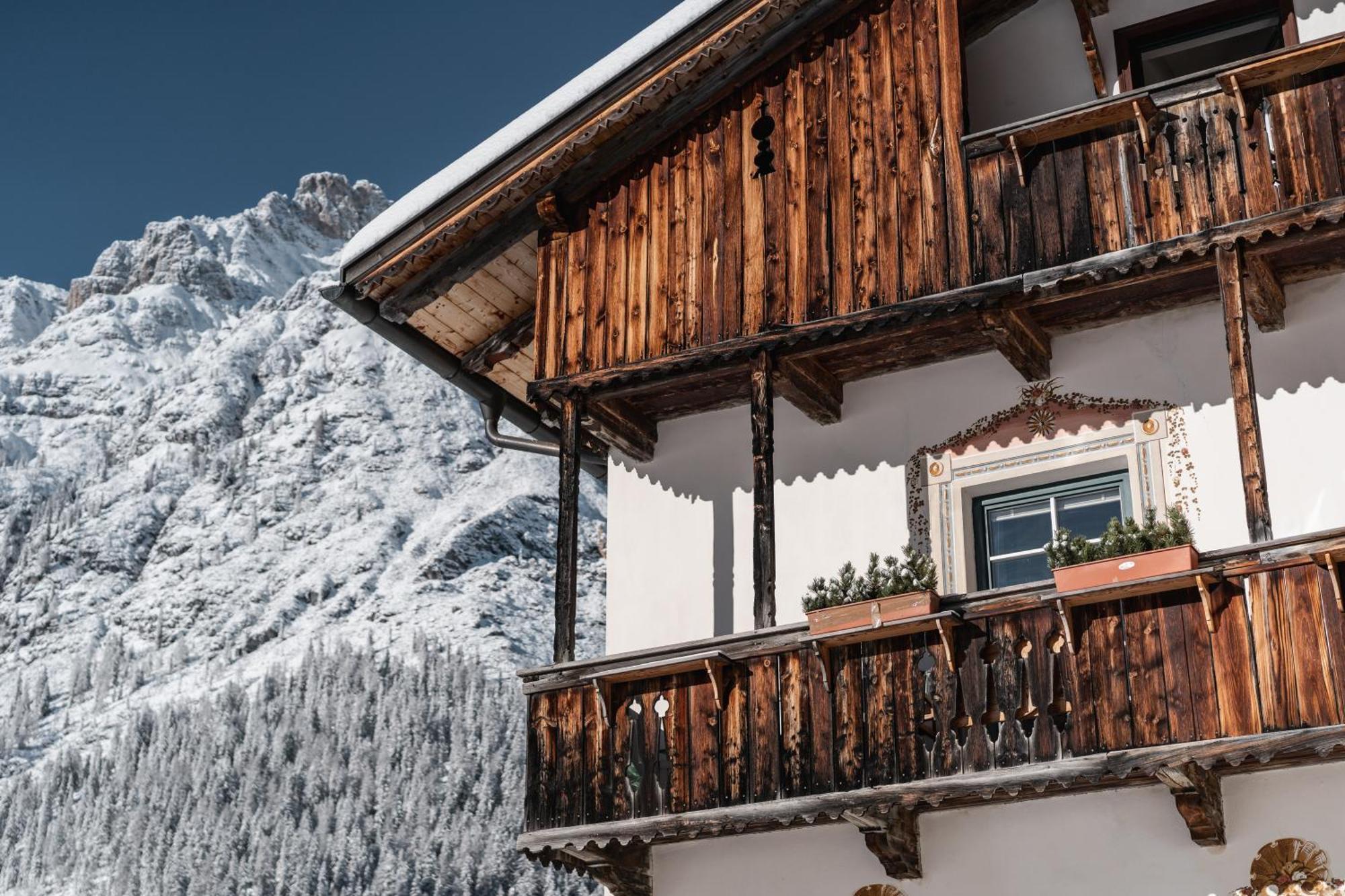 Hotel Dolomitenhof & Chalet Alte Post Sexten Exteriör bild